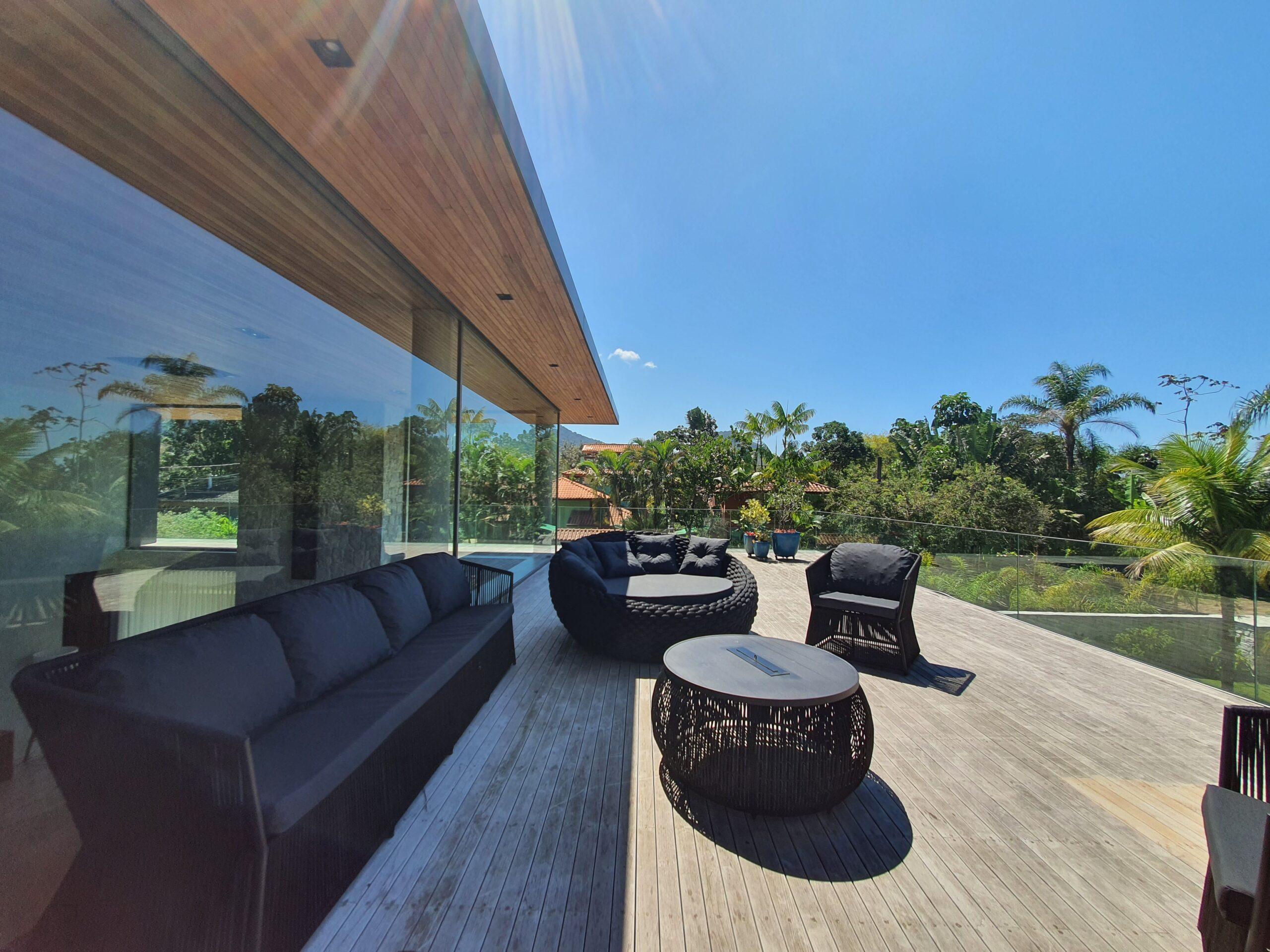 Casa de alto padrão com 6 suítes a 30m da praia