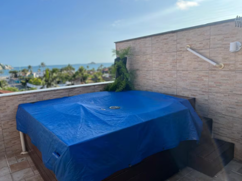 Linda cobertura com jacuzzi na praia da enseada!