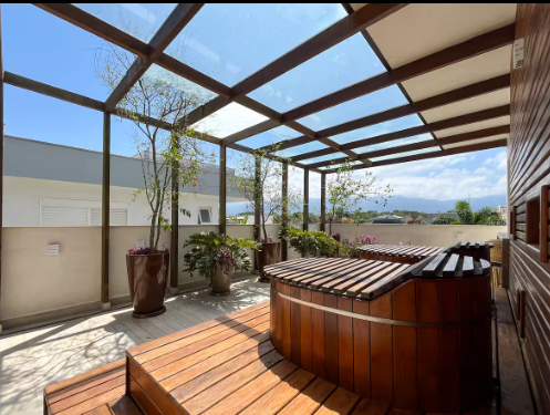 Casa com 8 suítes, pé na areia p/ 30 hóspedes!