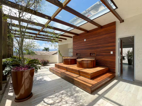 Casa com 8 suítes, pé na areia p/ 30 hóspedes!