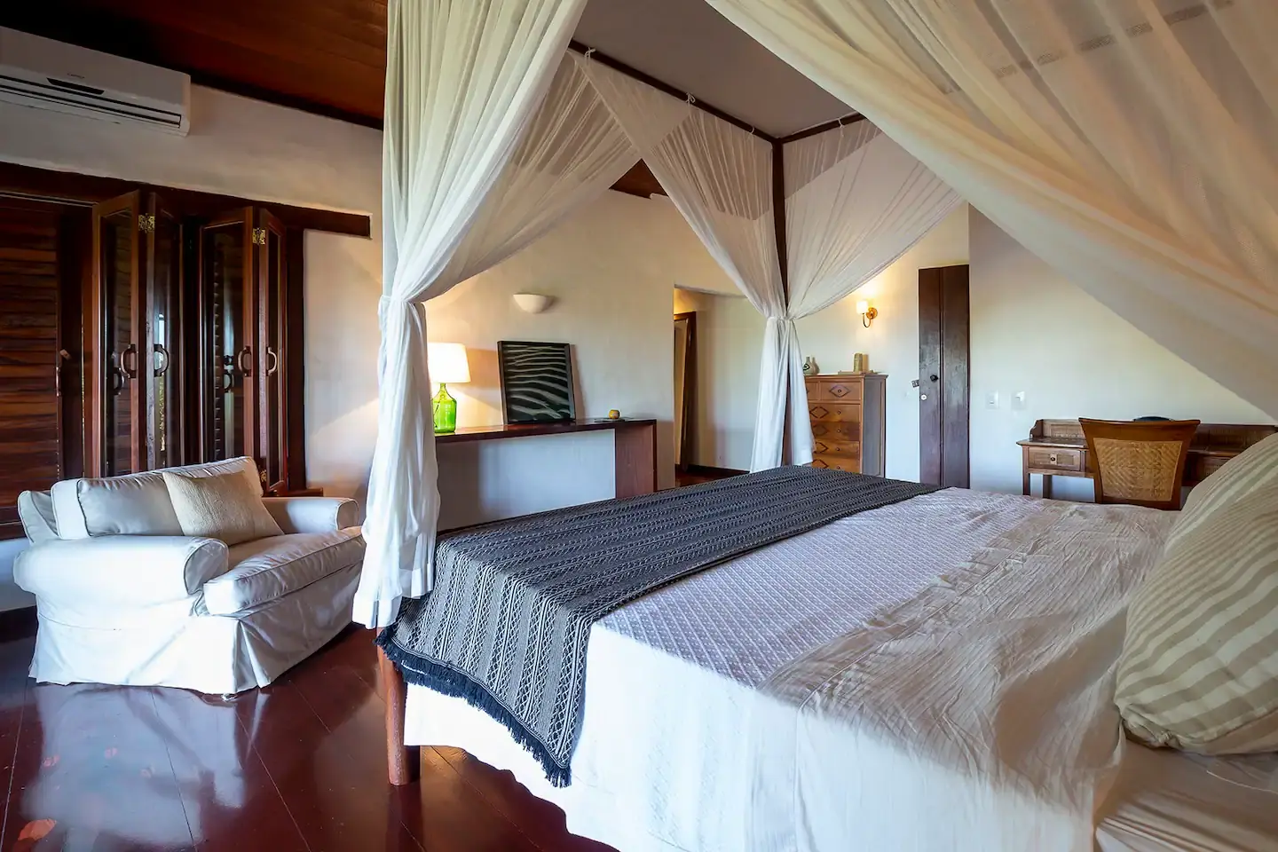 Vila espetacular pé na areia, jardim de 12 mil m²