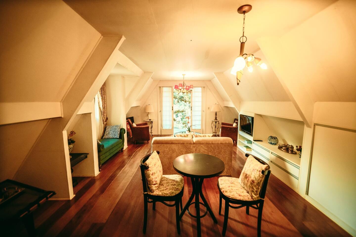 Precioso chalet, ubicación céntrica y amplio terreno