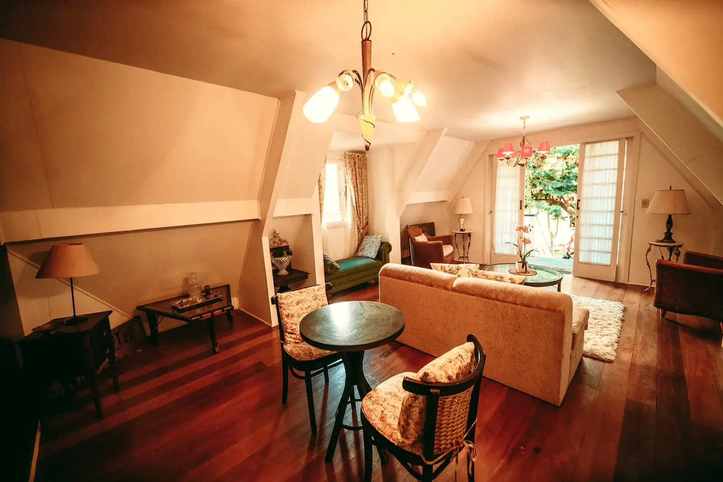 Precioso chalet, ubicación céntrica y amplio terreno