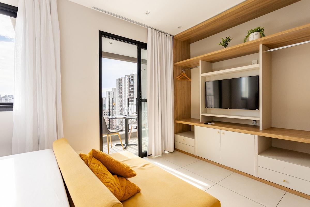 Apartamento no Campo Belo com piscina, academia e varanda
