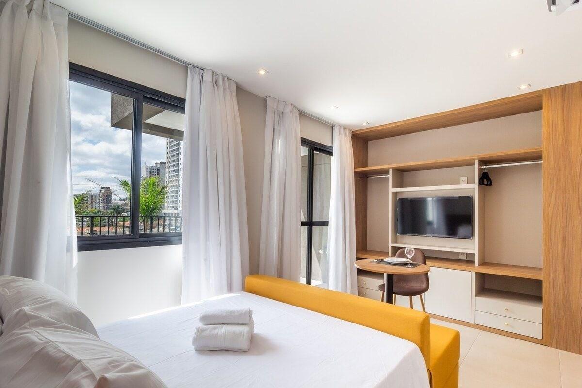 Newly Renovated Apartment with Balcony, A/C, Pool, and Wifi