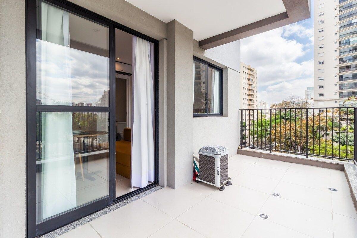 Newly Renovated Apartment with Balcony, A/C, Pool, and Wifi