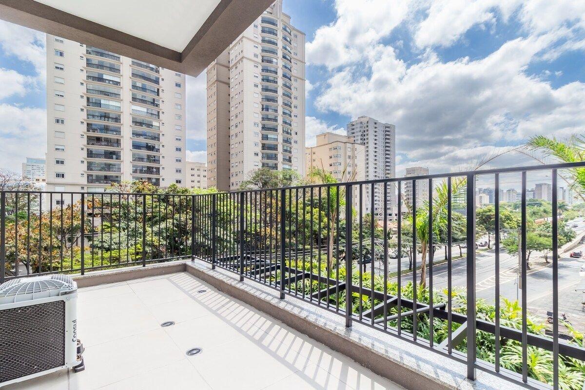 Newly Renovated Apartment with Balcony, A/C, Pool, and Wifi