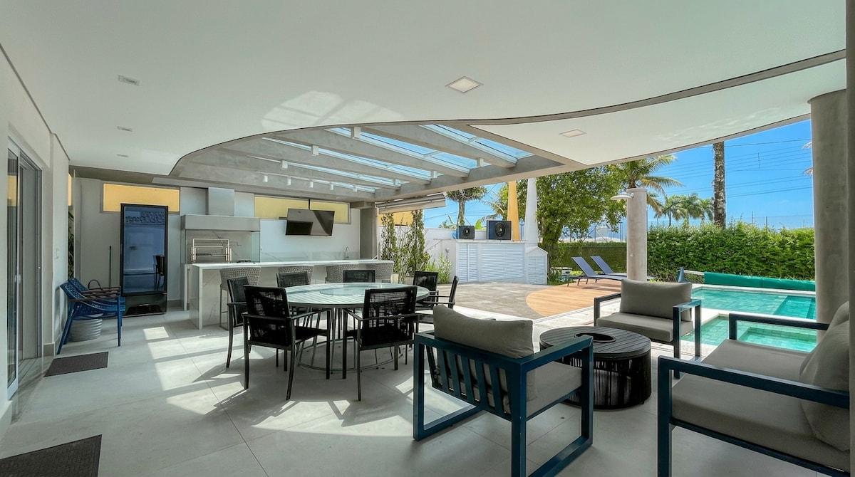 House with Five Suites, Pool and Wi-Fi in Hanga Roa